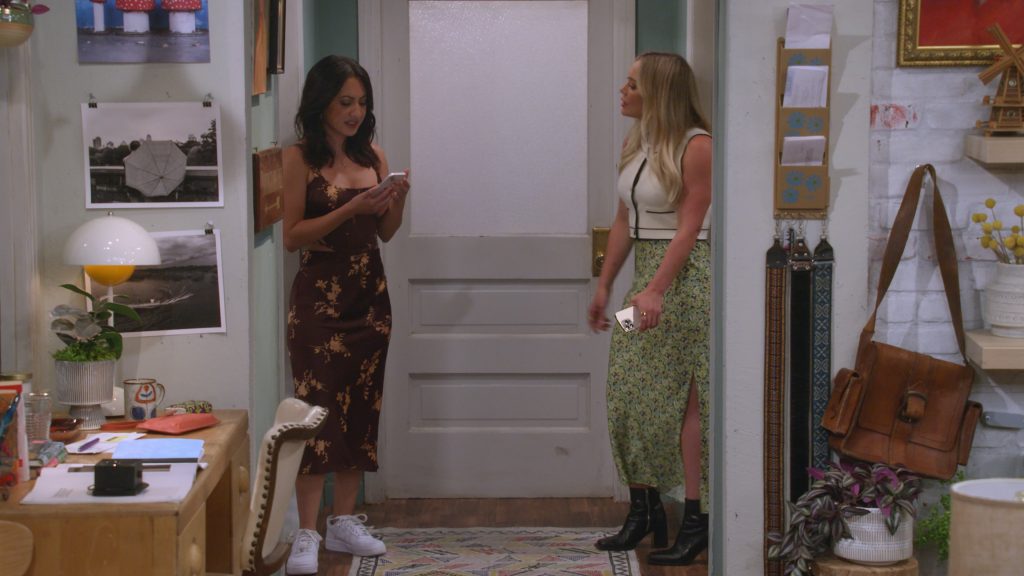 Nike Women's Sneakers Worn by Francia Raisa as Valentina in How I Met Your Father S02E04 “Pathetic Deirdre” (2023) (Image 1)