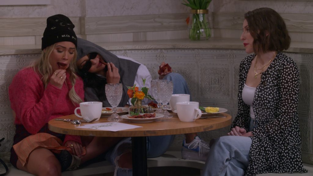 Nike Women's Sneakers Worn by Francia Raisa as Valentina in How I Met Your Father S02E04 “Pathetic Deirdre” (2023) (Image 2)