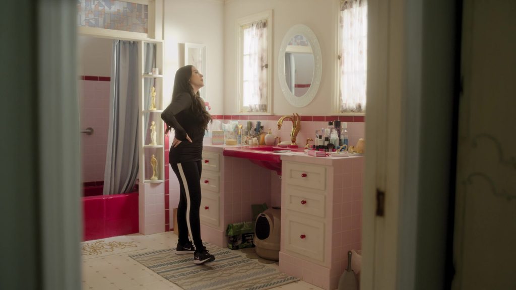 Nike Women's Sneakers Worn by Kat Dennings as Jules in Dollface Season 1 Episode 8 “Mama Bear” (2019) (Image 2)