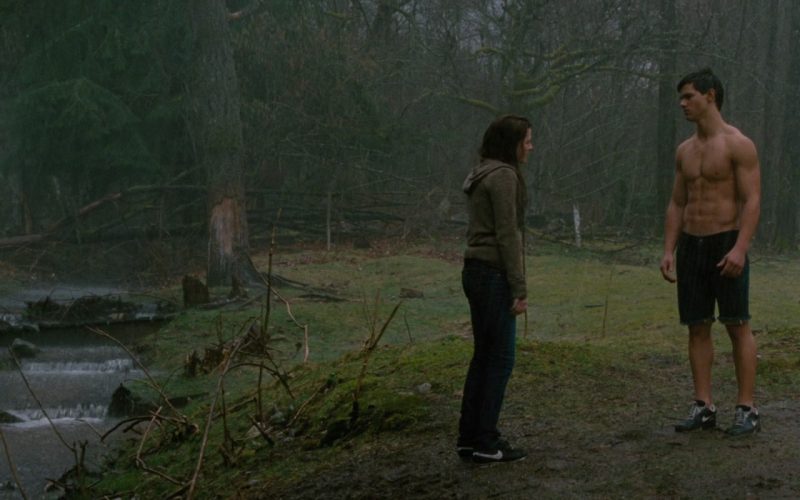 Nike Women's Sneakers Worn by Kristen Stewart as Bella Swan and Nike Shoes of Taylor Lautner as Jacob Black in The Twilight Saga - New Moon (2009) (Image 1)