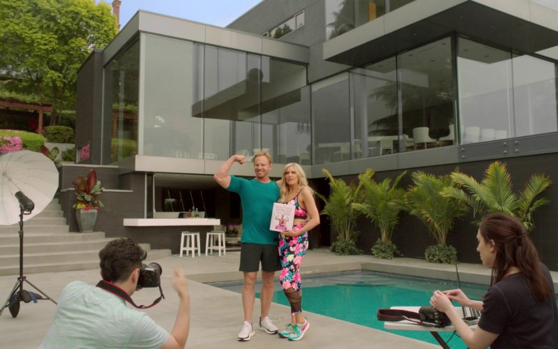Nike Women's Sneakers in BH90210 – Season 1, Episode 1, The Reunion (2019) (Image 1)