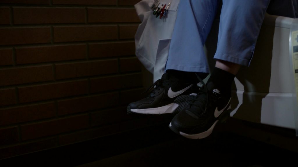 Nike Women's Sneakers in Grey's Anatomy S19E01 “Everything Has Changed” (2022) (Image 1)