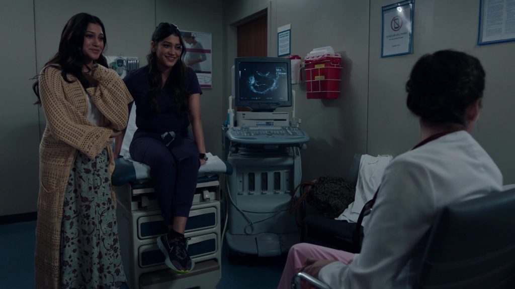 Nike Women's Sneakers in The Resident S05E19 “All We Have Is Now” (2022) (Image 1)