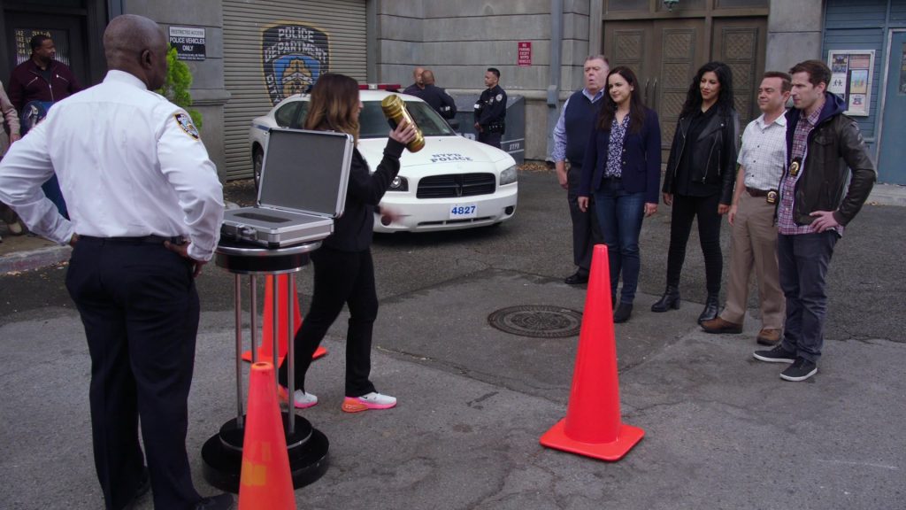 Nike Women's Sneakers of Chelsea Peretti as Gina Linetti in Brooklyn Nine-Nine S08E09 “The Last Day” (2021) (Image 1)