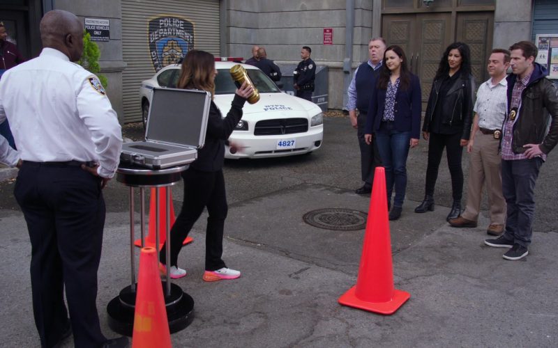 Nike Women's Sneakers of Chelsea Peretti as Gina Linetti in Brooklyn Nine-Nine S08E09 “The Last Day” (2021) (Image 1)