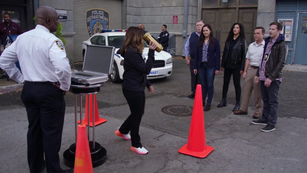 Nike Women's Sneakers of Chelsea Peretti as Gina Linetti in Brooklyn Nine-Nine S08E09 “The Last Day” (2021) (Image 2)