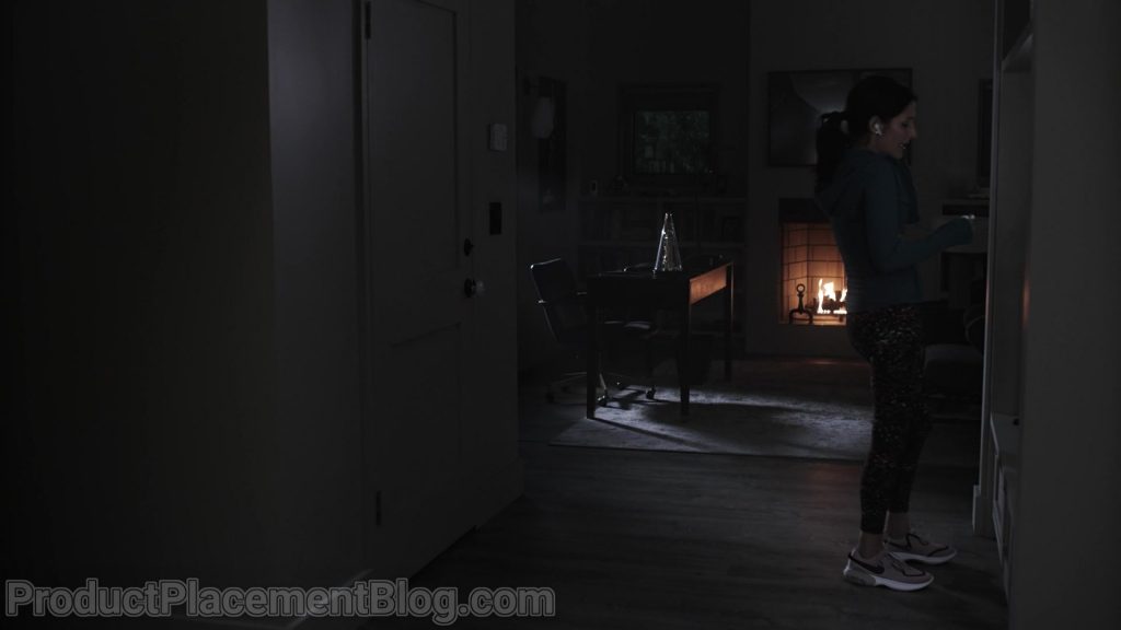 Nike Women's Sneakers of Lisa Edelstein as Gwyneth ‘Gwen' Morgan in 9-1-1 - Lone Star S02E04 “Friends With Benefits” (2021) (Image 1)