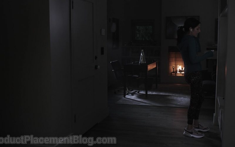 Nike Women's Sneakers of Lisa Edelstein as Gwyneth ‘Gwen' Morgan in 9-1-1 - Lone Star S02E04 “Friends With Benefits” (2021) (Image 1)