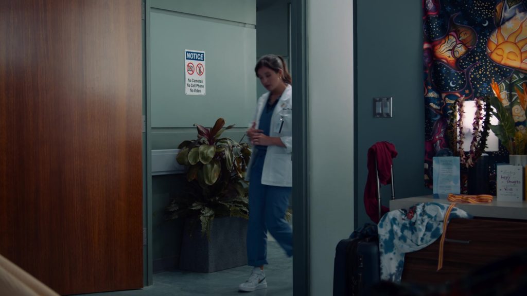 Nike Women's Sneakers of Peyton Elizabeth Lee as Lahela ‘Doogie' Kameāloha in Doogie Kameāloha, M.D. S01E01 “Aloha – The Hello One” (2021) (Image 1)