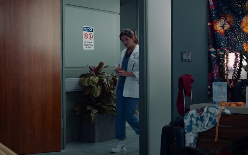 Nike Women's Sneakers of Peyton Elizabeth Lee as Lahela ‘Doogie' Kameāloha in Doogie Kameāloha, M.D. S01E01 “Aloha – The Hello One” (2021) (Image 1)
