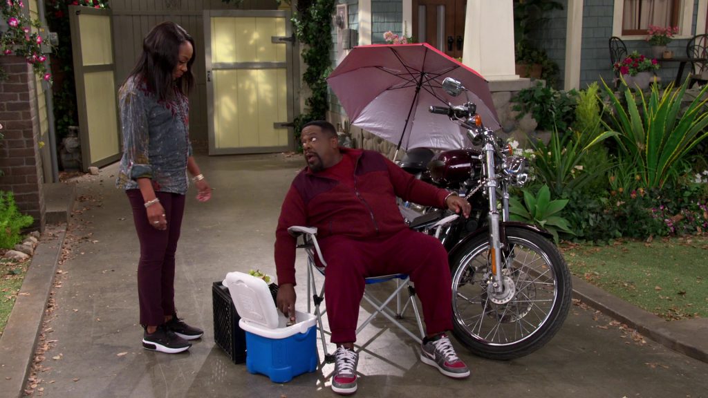 Nike Zoom Air Distressed Grey-Red Sneakers of Cedric the Entertainer as Calvin Butler in The Neighborhood S03E07 “Welcome to the Motorcycle” (2021) (Image 3)