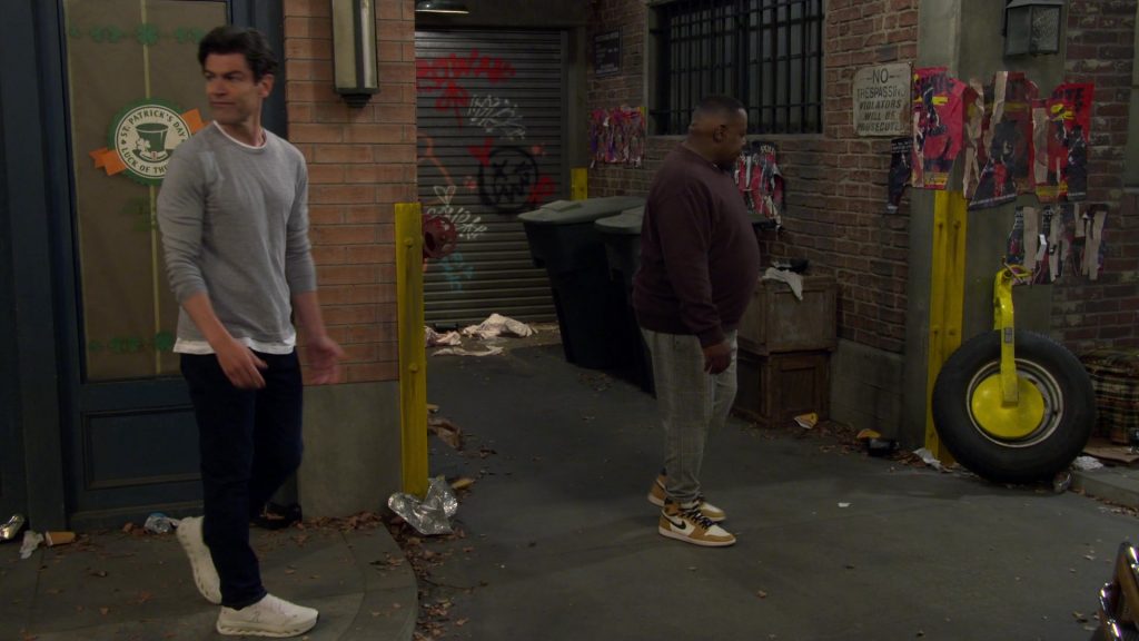 Nike and ON Shoes in The Neighborhood S08E06 “Welcome to the Walk of Roses” (2025) (Image 4)