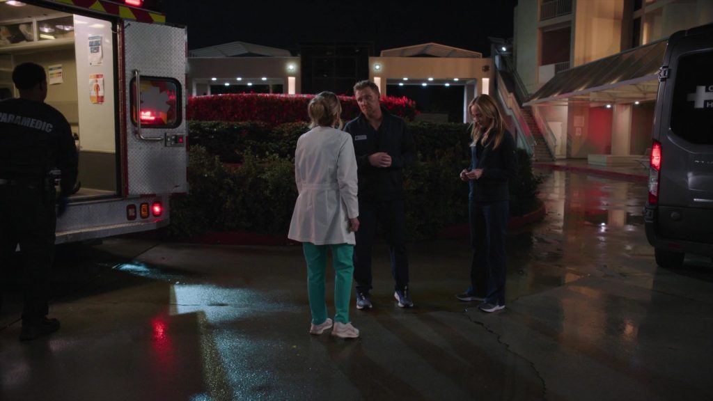 Nike and ON Sneakers in Greys Anatomy S22E15 “Take Me to the River” (2026) (Image 1)