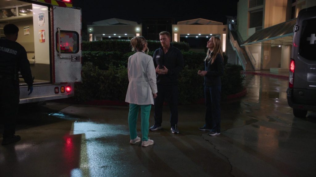 Nike and ON Sneakers in Greys Anatomy S22E15 “Take Me to the River” (2026) (Image 3)