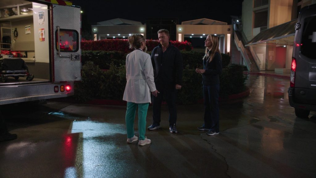 Nike and ON Sneakers in Greys Anatomy S22E15 “Take Me to the River” (2026) (Image 4)