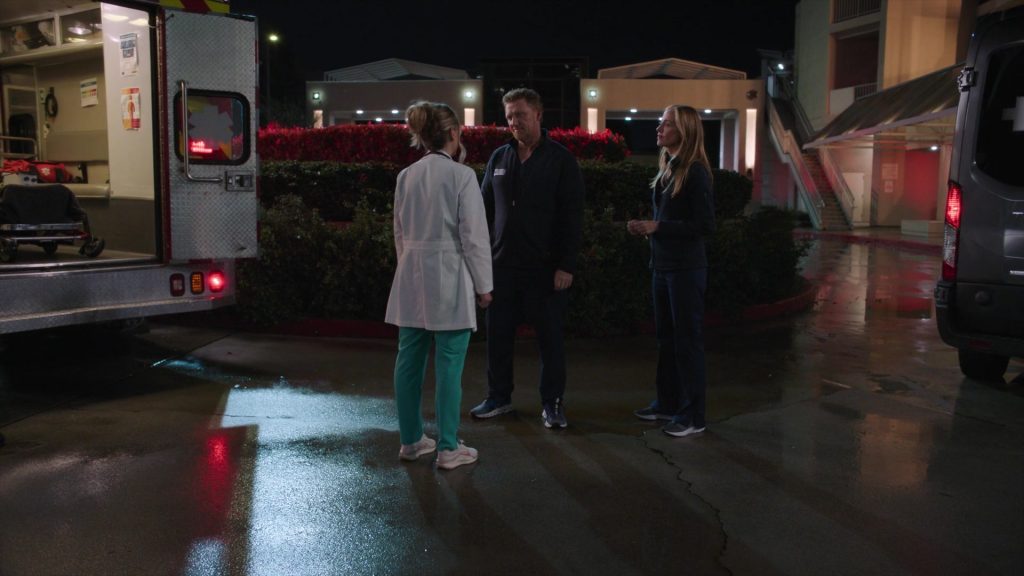 Nike and ON Sneakers in Greys Anatomy S22E15 “Take Me to the River” (2026) (Image 5)