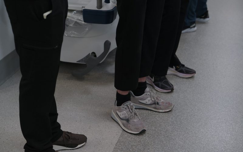 Nike and Saucony Sneakers in The Pitt S01E06 “A Walk-in to Remember” (2025) (Image 1)