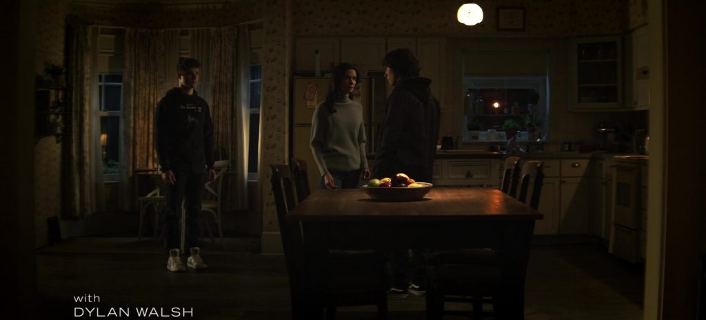 Nike and Vans Shoes in Superman and Lois S04E01 “The End & The Beginning” (2024) (Image 2)
