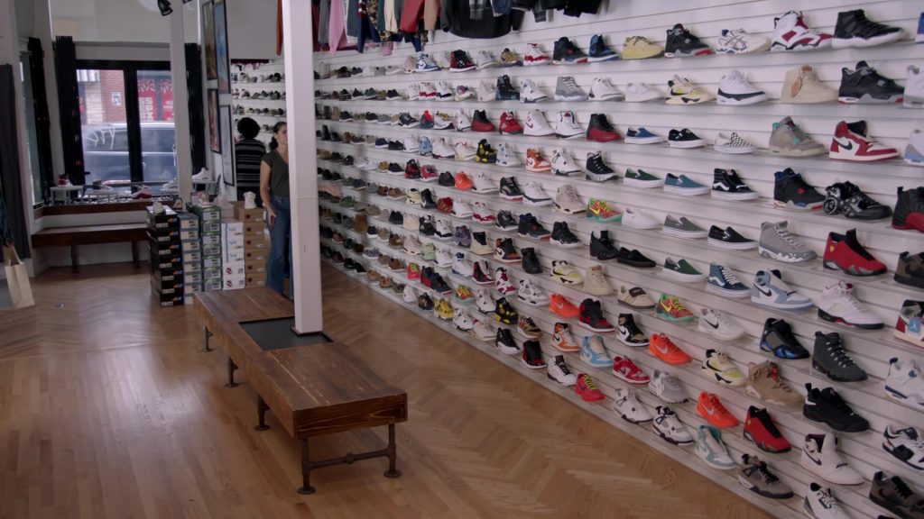 Nike and Vans Sneakers in Chicago Fire S14E03 “In the Blood” (2025) (Image 5)