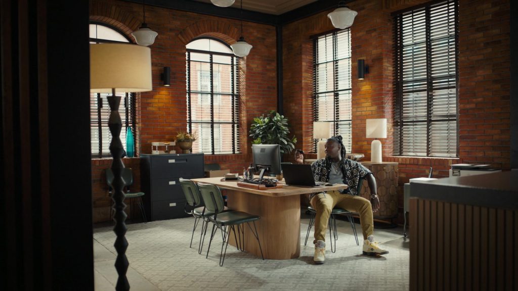 Nike x Off-White Air Jordan 5 Retro SP sneaker in the “Sail” colorway in Tracker S03E06 “Angel” (2025) (Image 3)