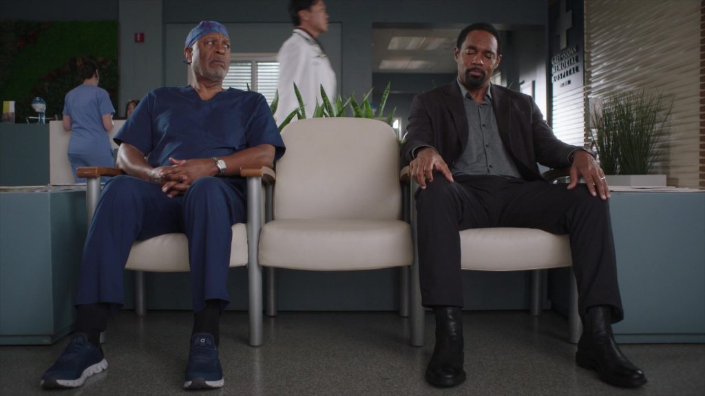 ON Men's Sneakers in Grey's Anatomy S21E03 “I Can See Clearly Now” (2024) (Image 1)