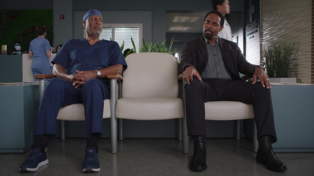 ON Men's Sneakers in Grey's Anatomy S21E03 “I Can See Clearly Now” (2024) (Image 2)