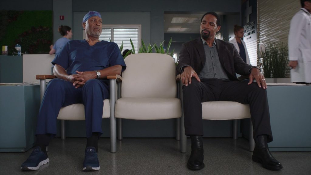 ON Men's Sneakers in Grey's Anatomy S21E03 “I Can See Clearly Now” (2024) (Image 3)