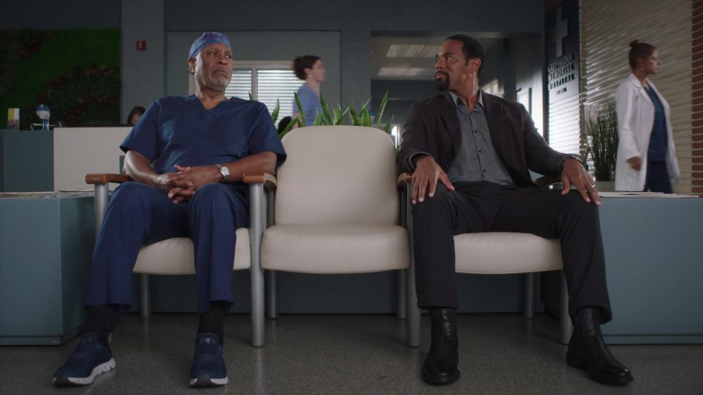 ON Men's Sneakers in Grey's Anatomy S21E03 “I Can See Clearly Now” (2024) (Image 4)