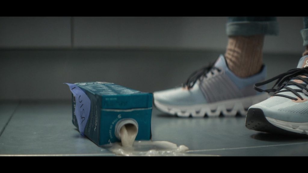 ON Sneakers in Black Mirror S07E02 “Bête Noire” (2025) (Image 1)