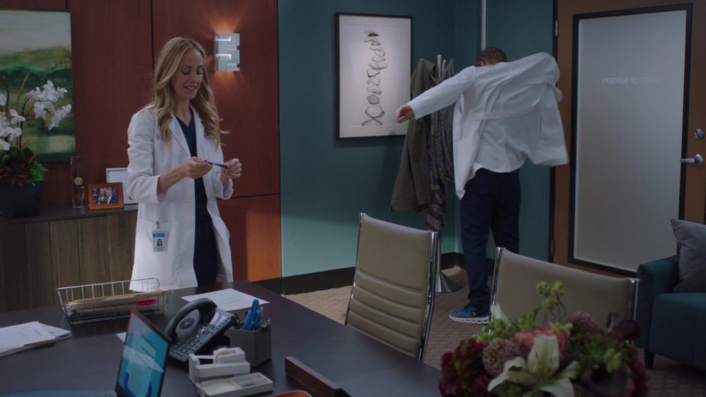 ON Sneakers in Grey's Anatomy S21E06 “Night Moves” (2024) (Image 1)