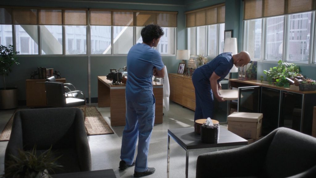 ON Sneakers in Greys Anatomy S21E14 “Love in the Ice Age” (2025) (Image 2)