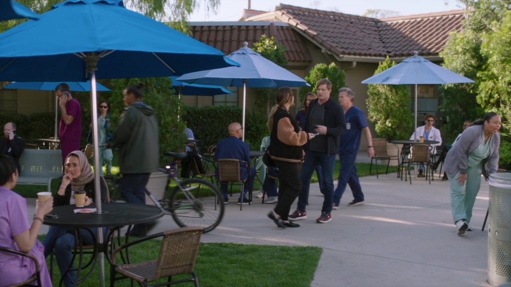 ON Sneakers in Greys Anatomy S21E16 “Papa Was a Rollin' Stone” (2025) (Image 1)