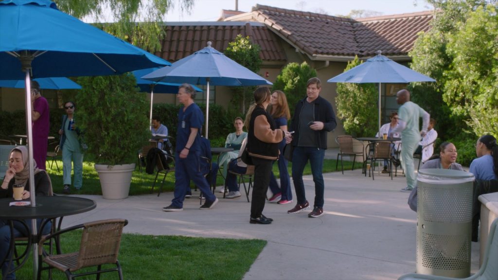 ON Sneakers in Greys Anatomy S21E16 “Papa Was a Rollin' Stone” (2025) (Image 3)