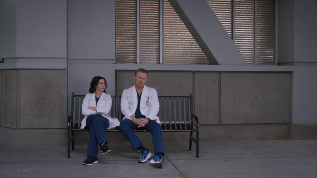 ON Sneakers in Greys Anatomy S21E17 “Love You Like a Love Song” (2025) (Image 4)