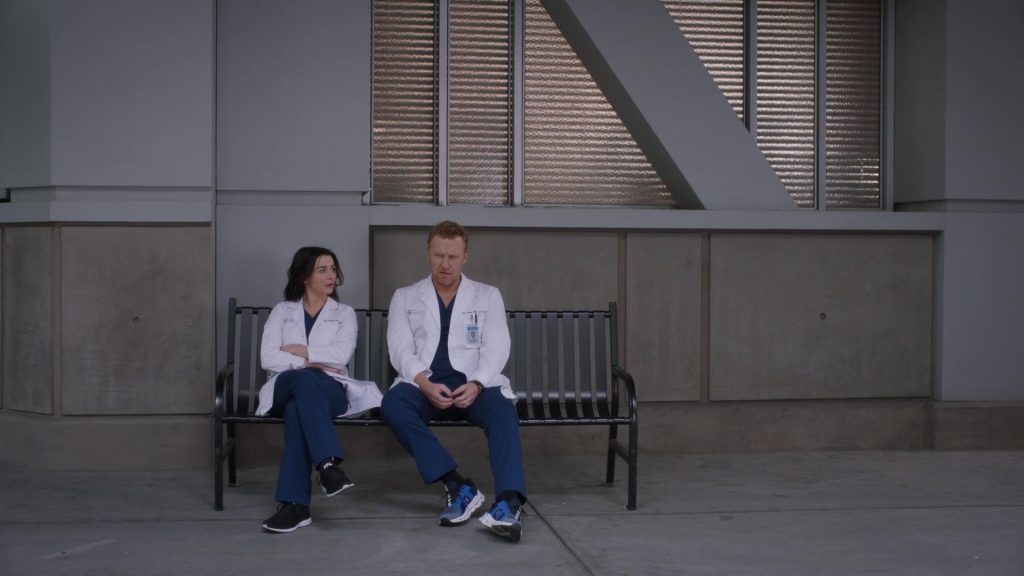 ON Sneakers in Greys Anatomy S21E17 “Love You Like a Love Song” (2025) (Image 5)