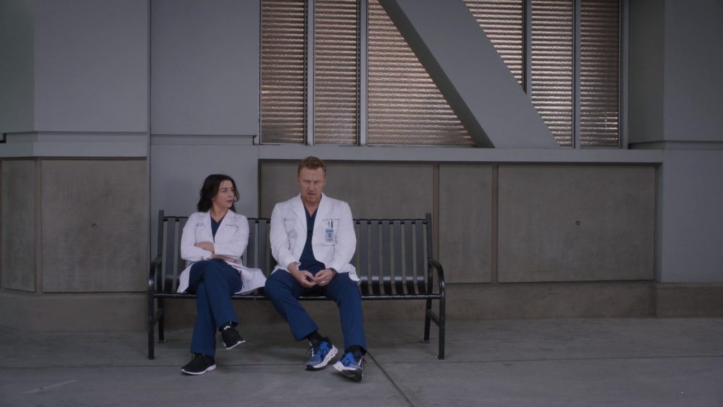 ON Sneakers in Greys Anatomy S21E17 “Love You Like a Love Song” (2025) (Image 6)