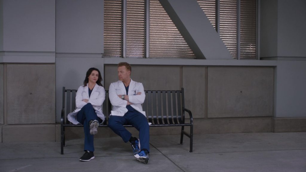ON Sneakers in Greys Anatomy S21E17 “Love You Like a Love Song” (2025) (Image 7)