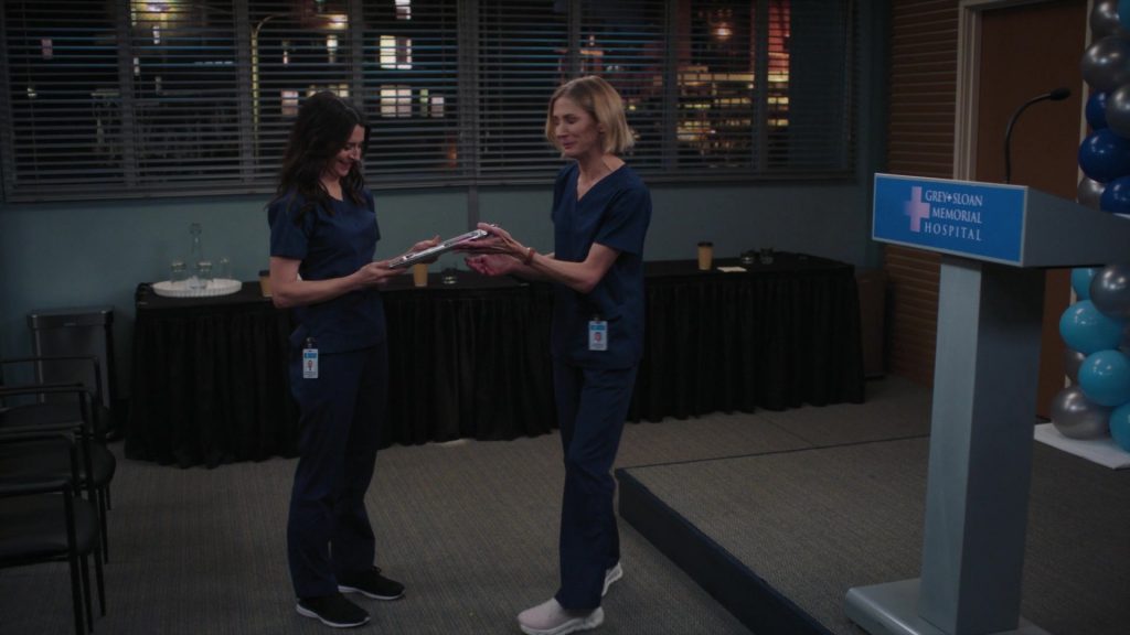 ON Sneakers in Greys Anatomy S22E14 “Wrecking Ball” (2026) (Image 5)