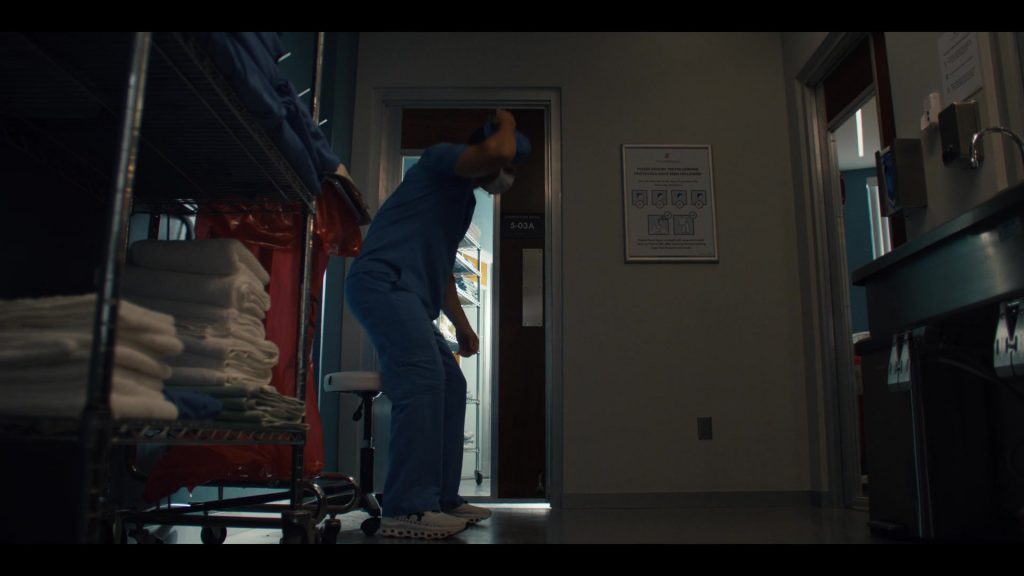 On Cloudmonster running shoes in Doc S02E08 “He Loved You” (2025) (Image 3)