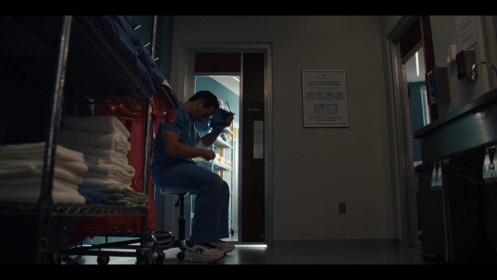 On Cloudmonster running shoes in Doc S02E08 “He Loved You” (2025) (Image 4)