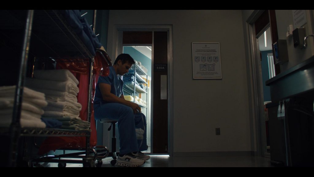 On Cloudmonster running shoes in Doc S02E08 “He Loved You” (2025) (Image 6)