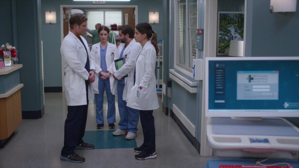 On Sneakers in Grey's Anatomy S20E06 “The Marathon Continues” (2024) (Image 5)