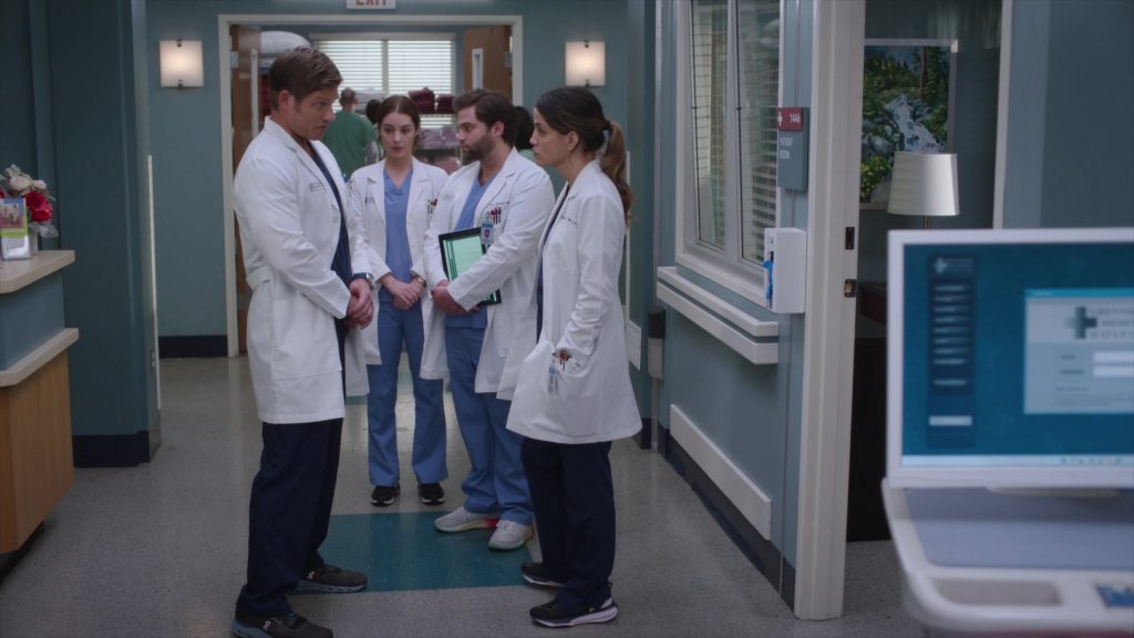 On Sneakers in Grey's Anatomy S20E06 “The Marathon Continues” (2024) (Image 7)