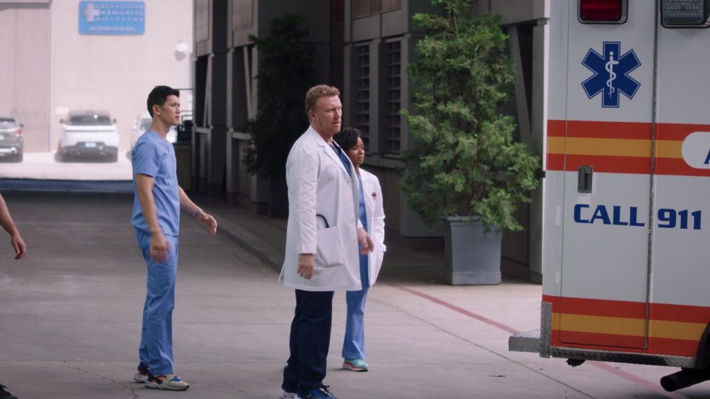 On Sneakers in Grey's Anatomy S21E02 “Take Me to Church” (2024) (Image 1)