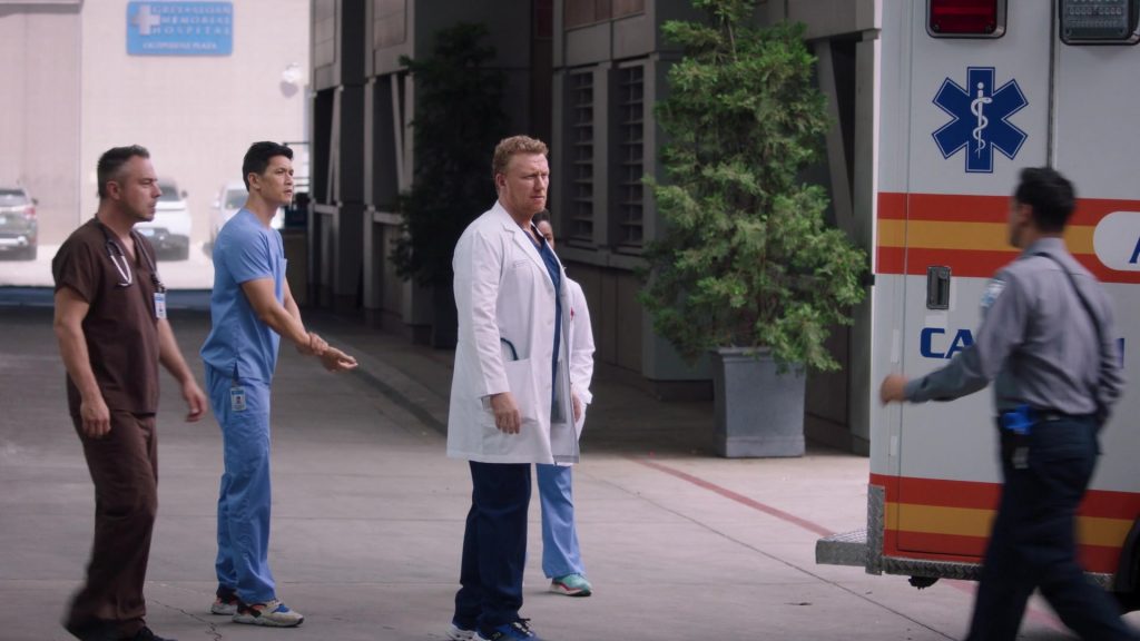 On Sneakers in Grey's Anatomy S21E02 “Take Me to Church” (2024) (Image 2)