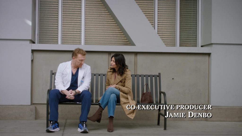 On Sneakers in Greys Anatomy S21E13 “Don't You (Forget About Me)” (2025) (Image 4)