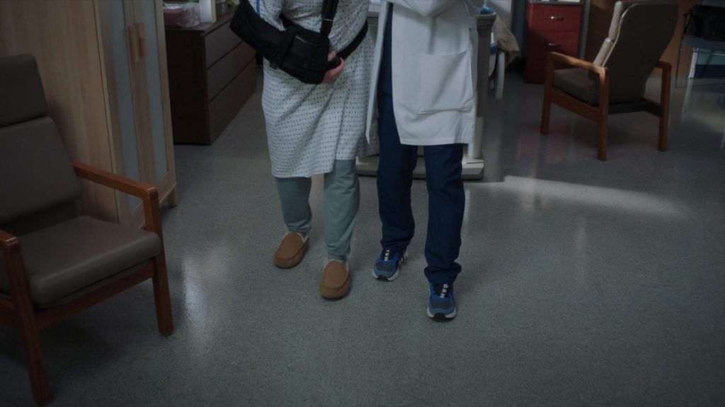 On Sneakers in Greys Anatomy S22E02 “We Built This City” (2025) (Image 1)