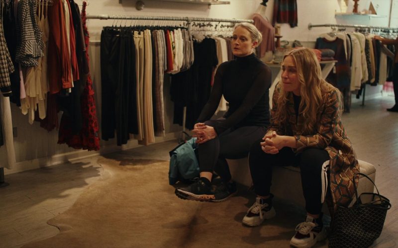On Women's Shoes in The Big Leap S01E07 “Episode 7 - Revenge Plot” (2021) (Image 1)