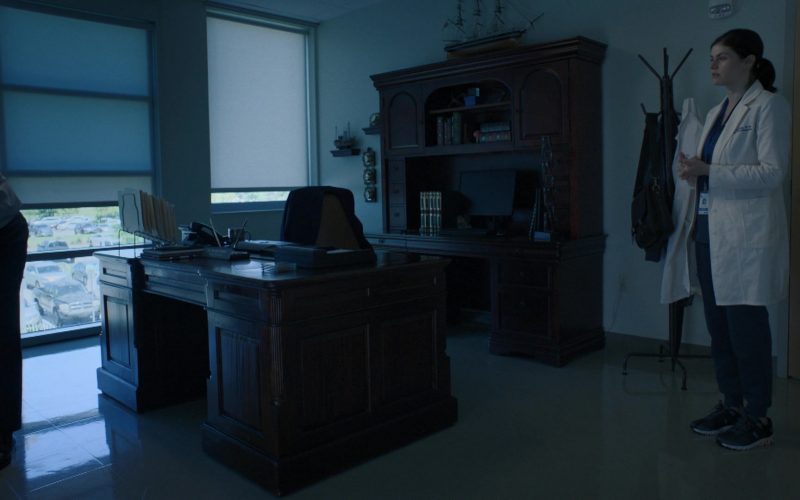 On Women's Sneakers of Alexandra Daddario as Dr. Rowan Fielding in Mayfair Witches S01E01 “The Witching Hour” (2023) (Image 1)