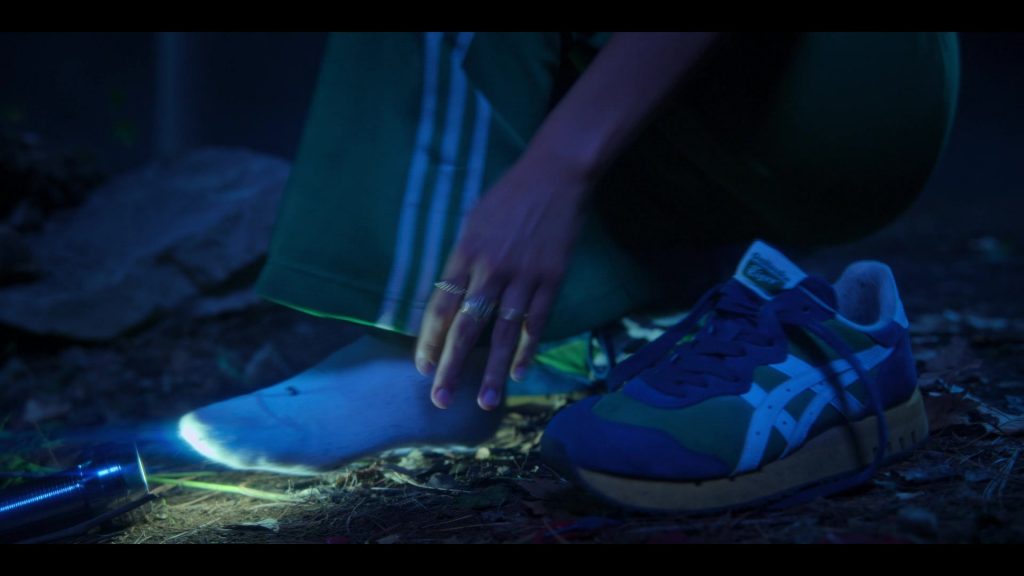 Onitsuka Tiger Sneakers in Pretty Little Liars - Original Sin S02E05 “Chapter Fifteen - Friday the 13th” (2024) (Image 1)